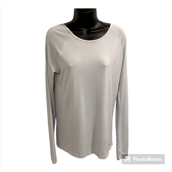 Under Armour Tops - 2/$30 UNDER ARMOUR Heat Gear Long Sleeves Top Thumbholes Scoop Back Light Gray